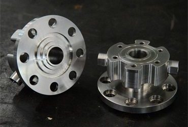 When to Choose Custom CNC Machining: The Benefits and Limitations